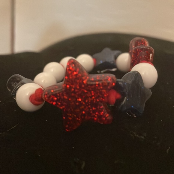 6” red white & blue beaded stackable stretch bracelet w/19 round & star beads - Picture 4 of 10